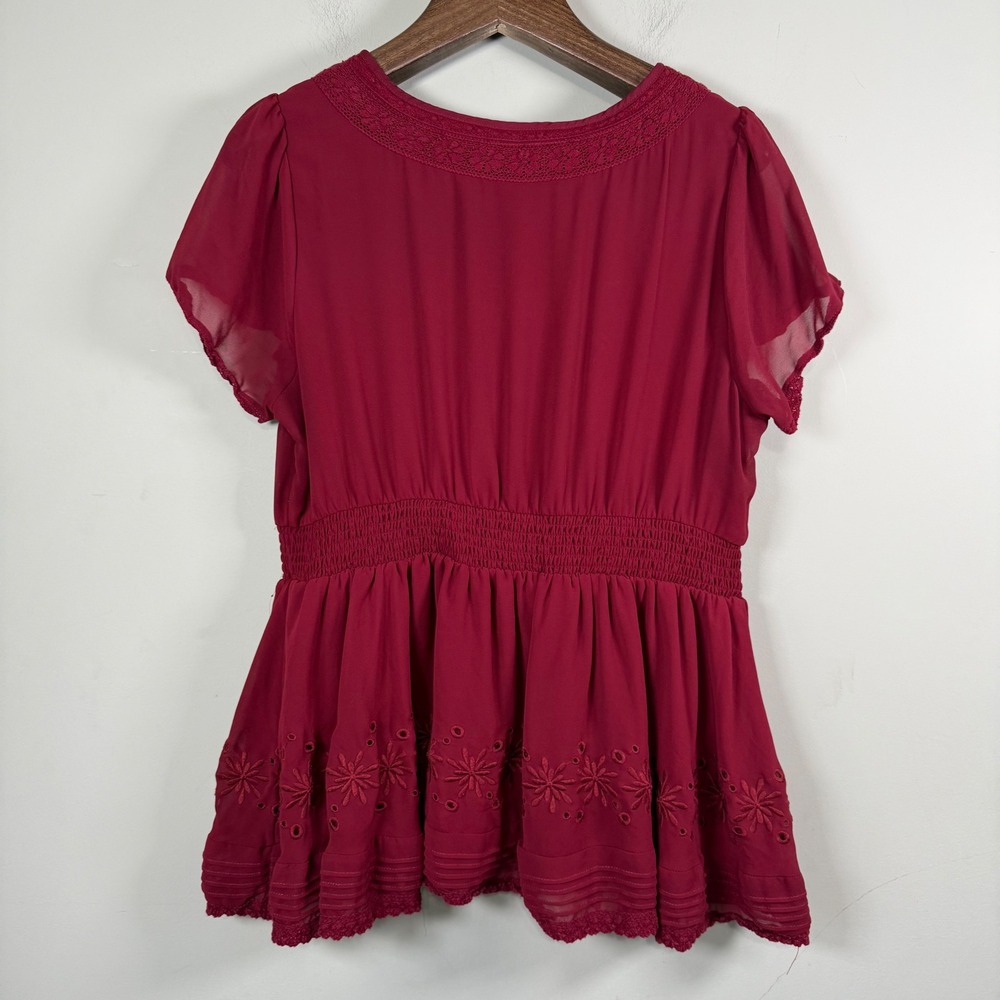 Torrid Burgundy Peplum V-Neck Smocked Waist Crochet Lace Blouse Size 0 - Picture 2 of 12